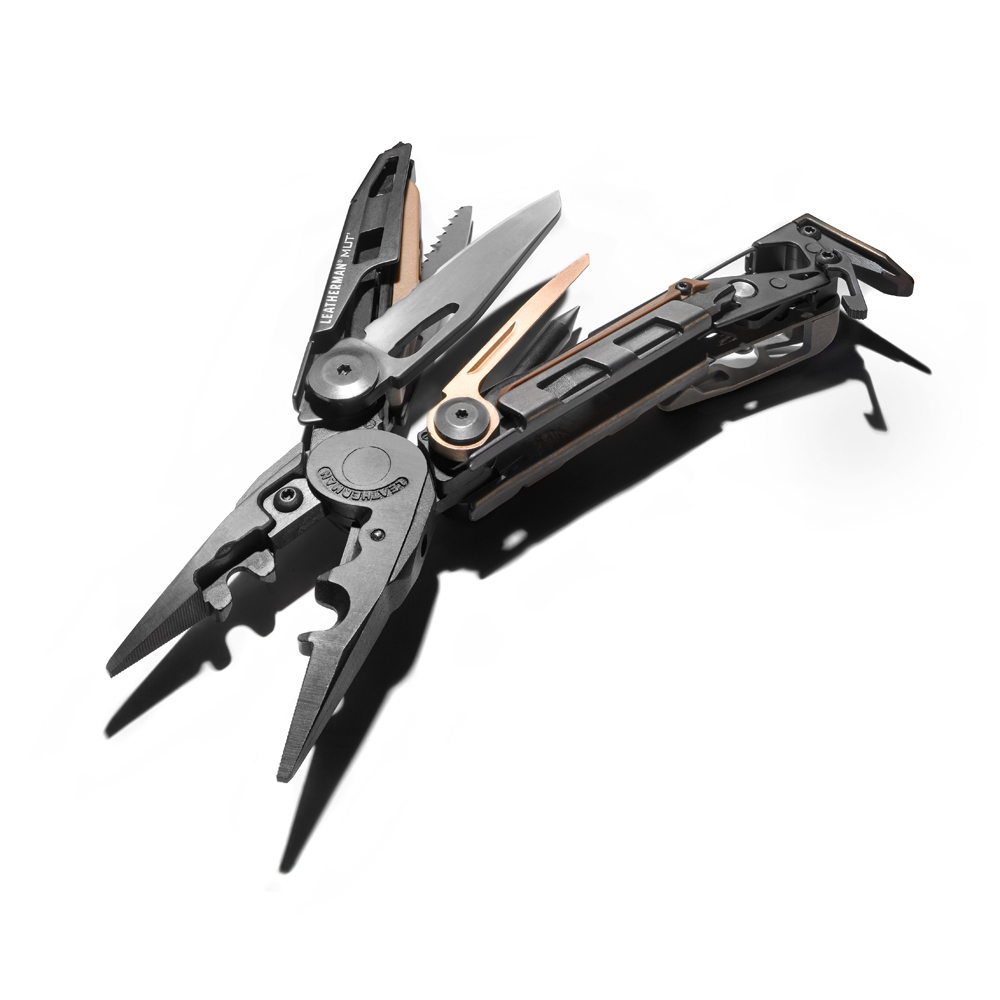 Leatherman Black Edition MUT mit Schlagschatten